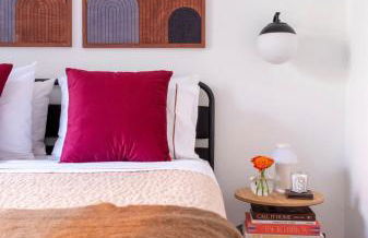 Modern 2BR Brooklyn Retreat Near Manhattan with Private Backyard - Photo 5