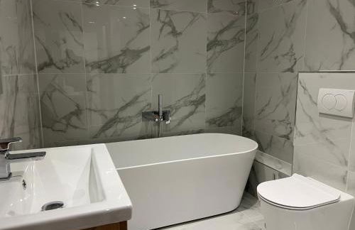 Starlight Lodge - 4 bedroom Barn with Hot Tub! - Foto 10