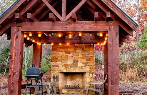 Stunning Cottage Rental Ideal for a Family to Go Glamping in Georgia - Photo 32