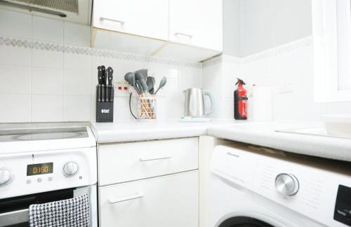 Palmers Place By N And N Stays Worker Friendly Accommodation in Bradley Stoke with private parking and fast WIFI, Long Stays Welcome - Foto 8