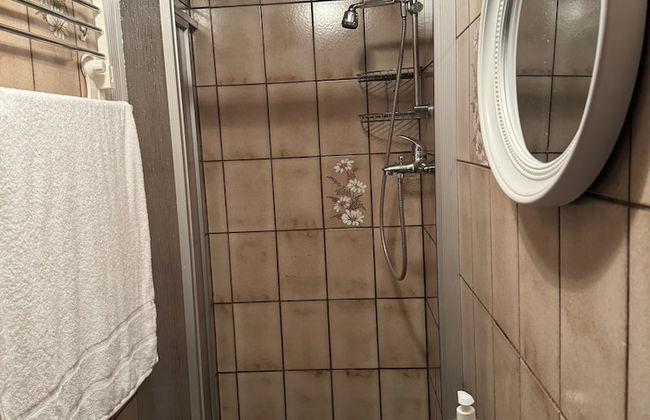 2 Bedrooms, 2 Baths House With a Living Room & an Upstairs Reception rea - Photo 11