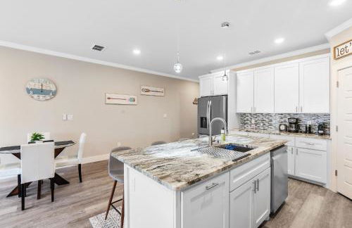 Stylish Townhouse with BBQ, Pool & Near Beach - Foto 20