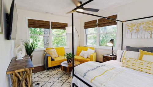 Stylish Lake Hs w/ hot tub: Walk to Blk Mtn Shops - Foto 3