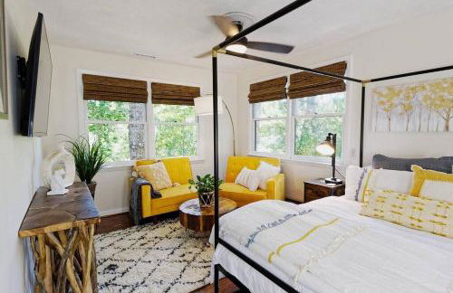 Stylish Lake Hs w/ hot tub: Walk to Blk Mtn Shops - Foto 3