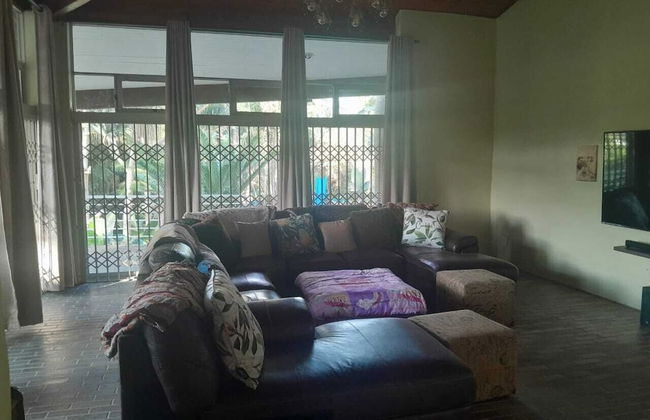 Fully Furnished Self Catering Home Away From Home - Foto 12