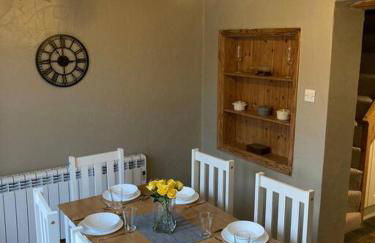 Pieman's Cottage - Pulborough, West Sussex Cottage - sunny courtyard - Foto 9