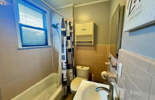 Cozy 1 BR, walk to subway, Free WiFi & Parking - Foto 30