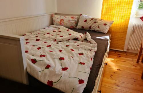 Nana-EG-80m2 sanierter Altbau-Parkplatz-kleiner Garten-WLAN-NETFLIX-2Zimmer-Küche-Dusche-Wanne-Waschmaschine - Foto 4