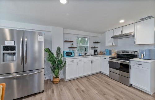 Cocoa Hideaway with Air Hockey, Darts and Beach Gear - Foto 48