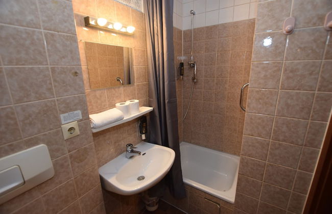 AB Apartment 08 - Photo 13