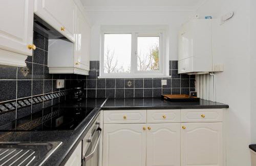 2BR with parking, Mill Hill, NW London, 10min Tube - Foto 10