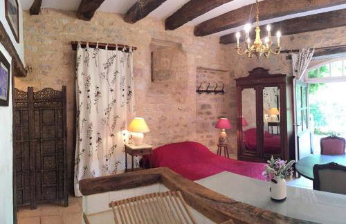 Séjour à deux au Château d'Autoire, studio de charme, tonnelle, vue vallée et village - Foto 1