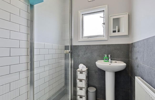 Hove Actually House - 4 Bedrooms - Garden - Photo 5