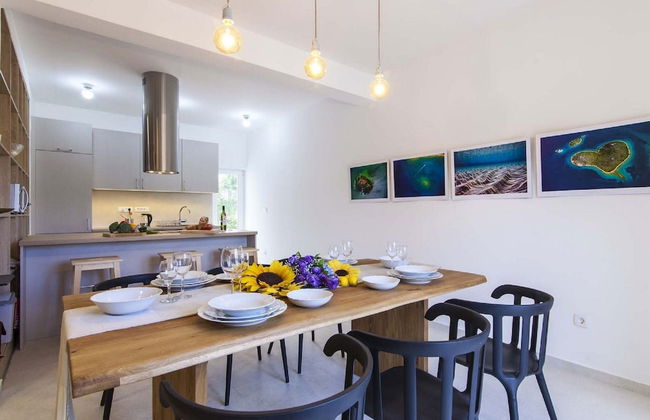 Deluxe Villa in Šibenik near Lake - Photo 33