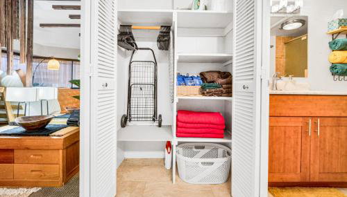 Retro Studio! Pool, Hot Tub, Free Parking & WiFi - Foto 5