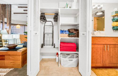 Retro Studio! Pool, Hot Tub, Free Parking & WiFi - Foto 5