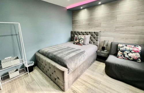 MODERN SUITES -5 Bedroom House- With FREE PARKING Birmingham city - Foto 58