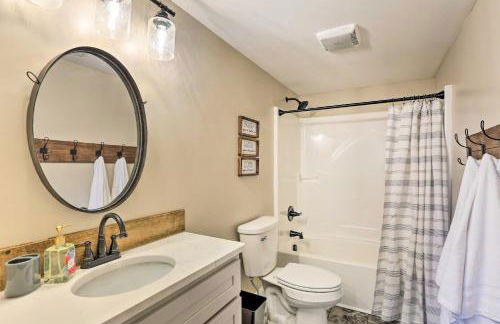 Chic Williamstown Retreat with Pool and Hot Tub! - Foto 20