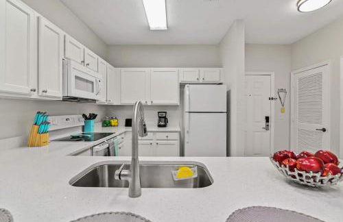 Stylish 3BR Condo Near Disney Pool, Gym & More! - Foto 18