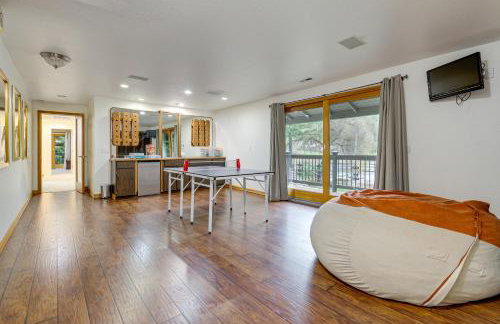 Lake-View Woodinville Retreat w/ Hot Tub + Theater - Foto 4
