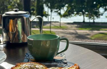 Apartamento com vista pro mar no Centro de Ubatuba - com estacionamento 2 quartos e cozinha completa - Foto 3