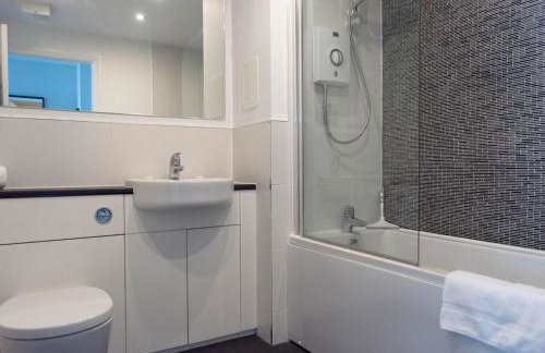 Lovely, comfortable 2-bed Braehead - free parking - Pass the Keys - Foto 44