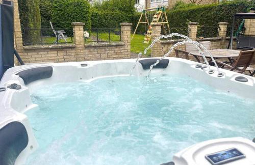 Green Haven Villa - 4BR Spacious House with Hot tub, Ample Parking, Air Condition, WIFI, Netflix, Patio & Garden - Foto 27