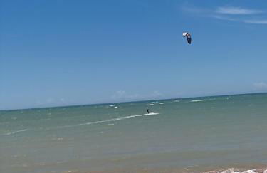 ESPAÇO PÉROLA GUANABARA, 70 Metros do Mar, 4 Suítes independentes COM AR, Área Gourmet Integrada com Piscina,Churrasqueira, 900 Metros de CASTELHANOS, ideal para FAMÍLIAS E AMIGOS - Foto 38