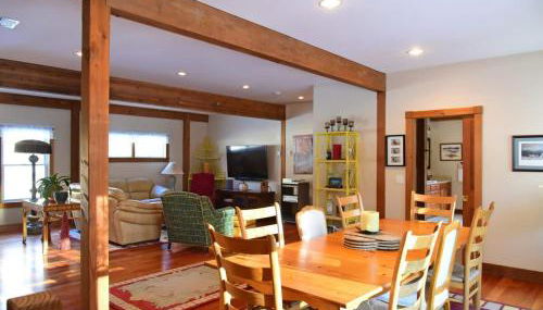 Berkshire Vacation Rentals: Peaceful Post and Beam Loft Sleeps 9 - Foto 3