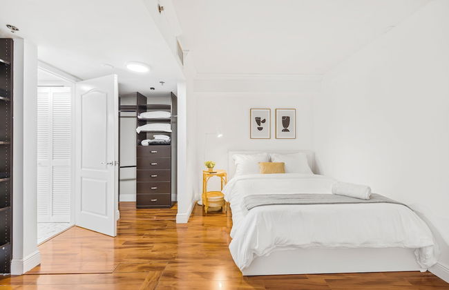 Sky High 31st Floor Condo W Parking - Foto 12