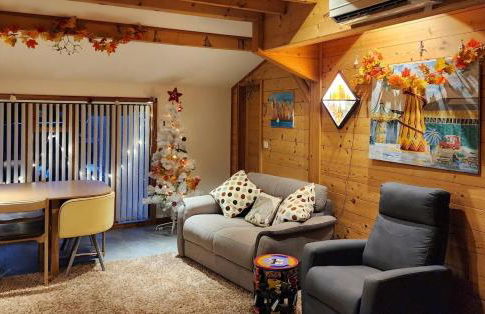 Very comfortable, fully equiped two bed appartement in private chalet entire floor Near La Clusaz, Grand Bornand, Annecy and lake and private terrace Bbq - Foto 20