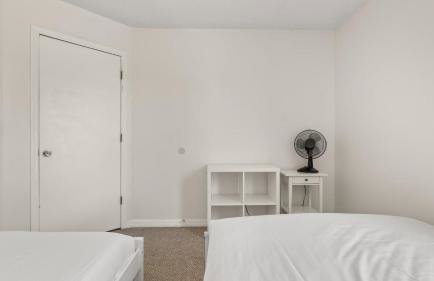 Upstay 3BR Family-Friendly Stylish Retreat w Patio - Foto 28