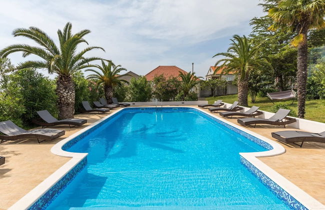 Modern Holiday Home With Pool - Foto 16