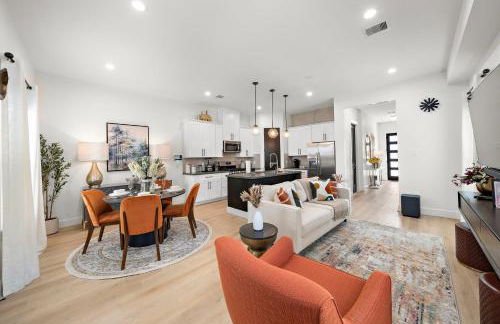 Near DT & Med Center Townhouse WiFi Games Pets - Foto 7