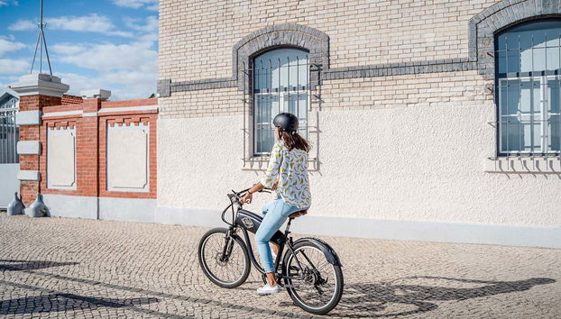 Lisbon Electric Bike Tour - Photo 5, Cycle along cobbled streets