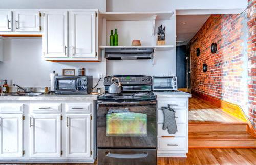 Jungle House Columbus Downtown Free Parking Sleeps 8 - Walk to Convention Center & Nationwide Arena - 1BR Short North Luxury Home - Over 5,800 Five Star Stays - Foto 10