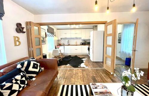 Gorgeous 2 bedroom apartment edge of Cabot Circus - Foto 2