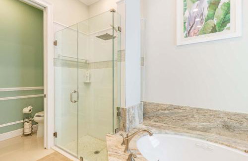 Chill & Spacious 3BR - Beaches & Backyard Fun - Foto 30