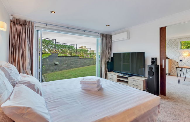 Elegant Sea-View Villa on the Northshore - Photo 12