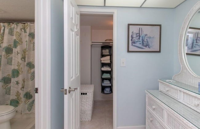 This Oceanfront Condo Is Absolutely Beautiful. 2 Bedroom Condo by RedAwning - Foto 10