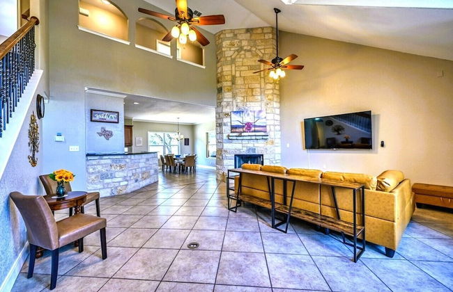 Luxury Home! - Pool - Fire Pit - Near Canyon Lake! - Foto 34