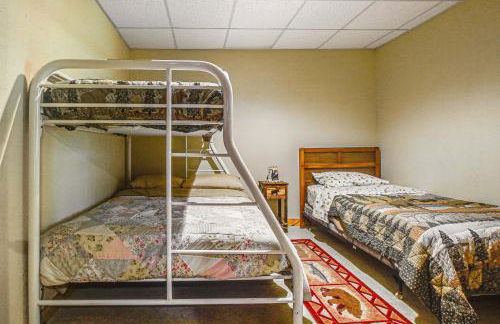 Peaceful Wautoma Retreat with Deck on 10 Acres! - Foto 21