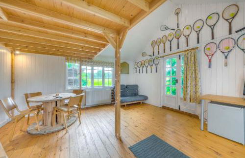 Railway Carriage accommodation with tennis court! - Foto 20