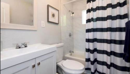 Charming 2BR Condo with Onsite Parking Included - Foto 5