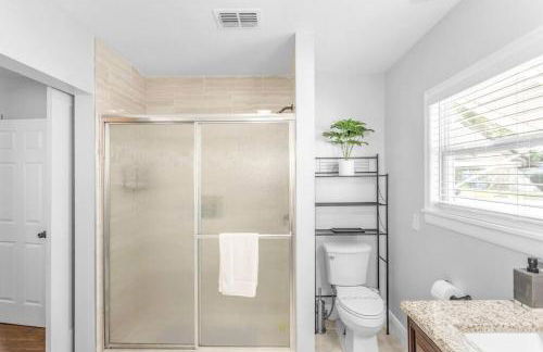 King bd Charming 2-Storey Cottage w PrivateYard - Foto 7