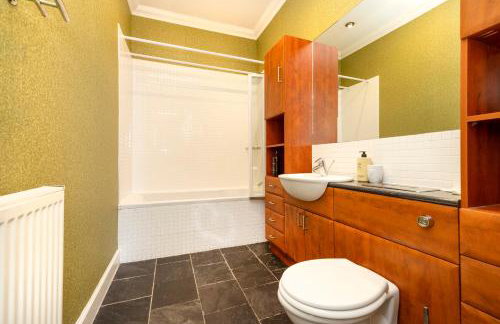 JOIVY 5 Bedroom Apt Near Meadows & George Square - Foto 74