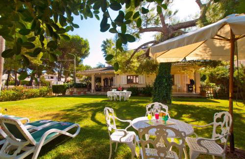 Villa Tita de Manresa, con jardines y vista mar - Foto 2