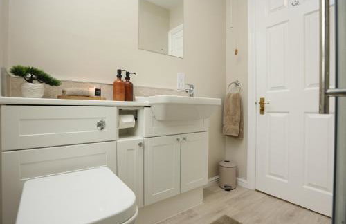 Orchard Place By N And N Stays, Perfect for corporate, contractor teams and families visiting the area, 3 Bed House with Private Parking, Semington Near Bath - Foto 7