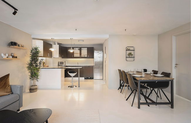 Arctic Homes - Downtown Penthouse - Photo 3