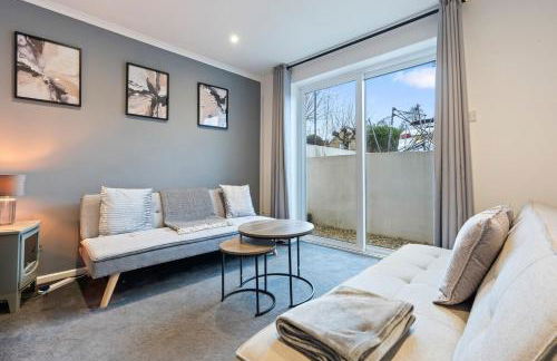 Cozy 2BR Getaway - Private Hot Tub & Bath Retreat - Foto 4